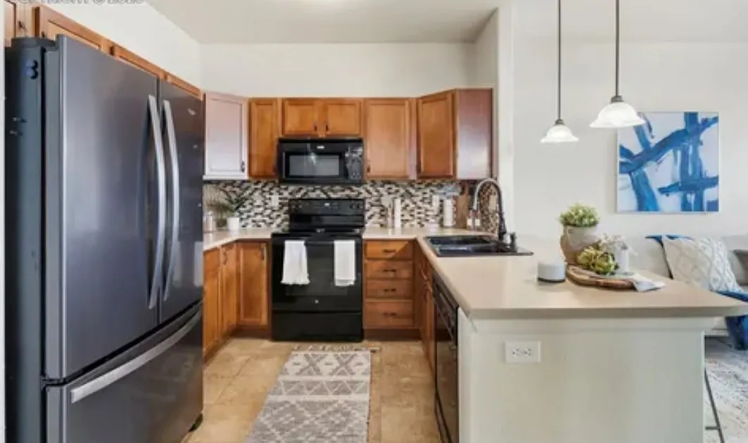 3 bed, 2.5 bath, 1345 sqft, $2,100 — Photo 4