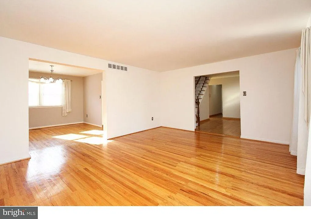 1703 Country Club Dr — Photo 4
