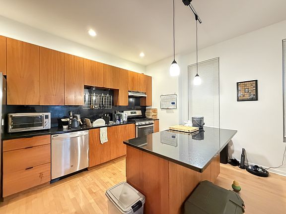 3rd image of 1407 N Wicker Park Ave #3