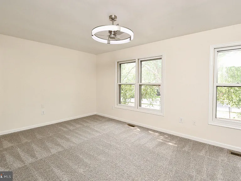 10709 Gideon Ct — Photo 18