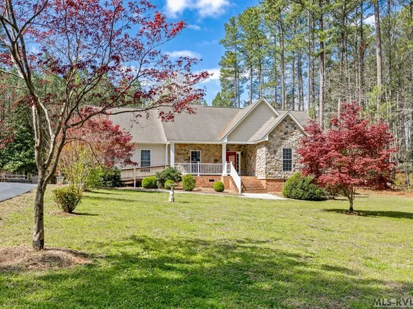 139 Country Club Dr, Gasburg, VA 23857