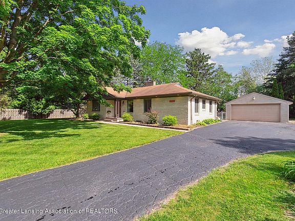 4th image of 2421 Moores River Dr