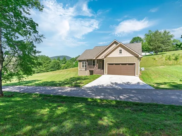 202 Jackson Heights Dr, Franklin, NC 28734