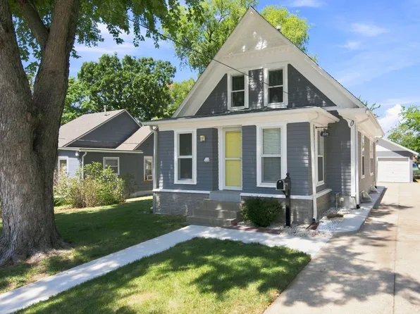 520 Lakeside Pl, Newton, KS 67114