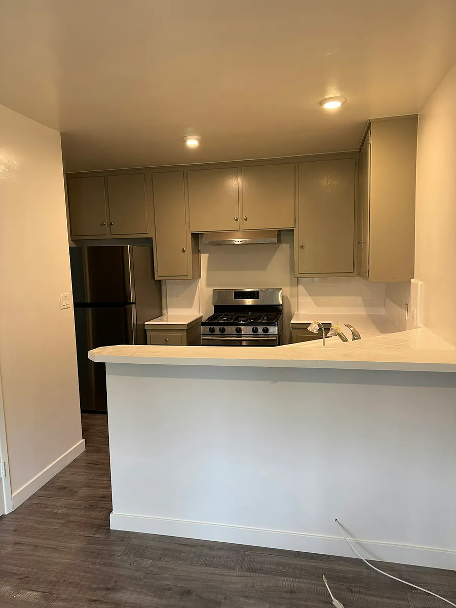 Kitchen - 6436 Whitsett Ave #5