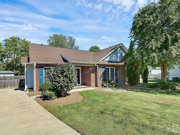 3rd image of 1690 Chamberland Ct