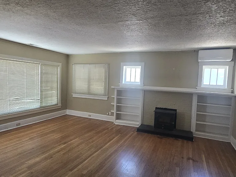 223 Vassar Dr SE — Photo 2