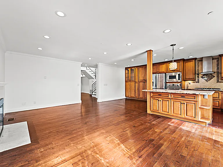 873 Avenue A — Photo 23