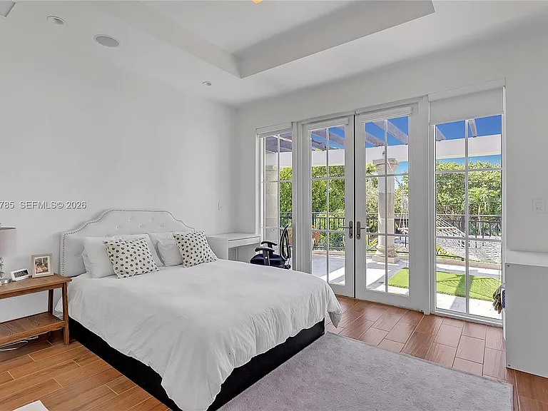 350 Redwood Ln — Photo 17