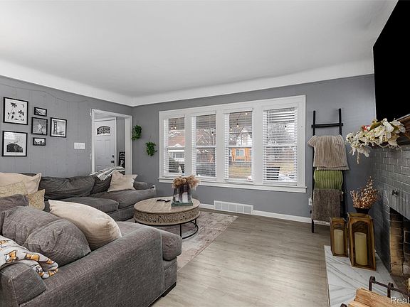 4th image of 3675 Bedford St