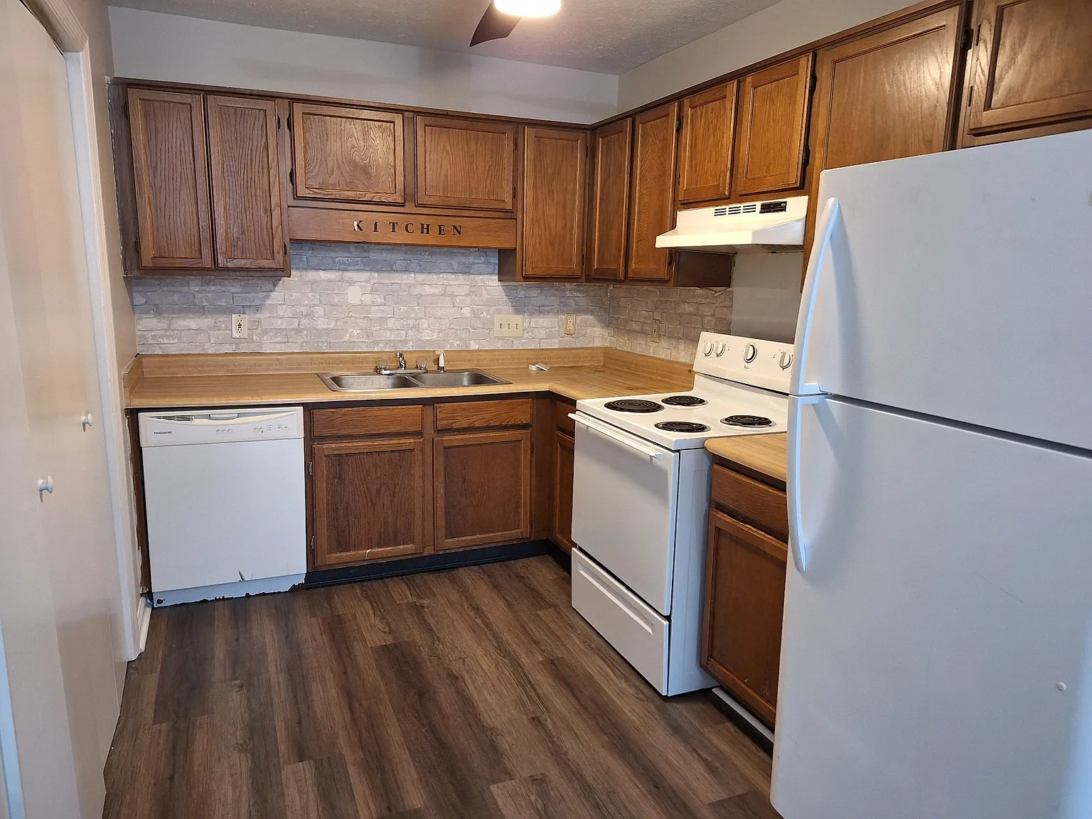 3 bed, 2.0 bath, 1276 sqft, $1,495 — Photo 2