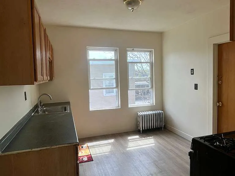 827 Hyde Park Ave — Photo 7