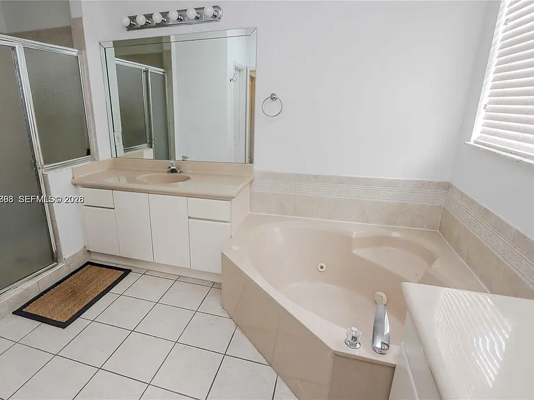 4612 NW 94th Ct — Photo 17