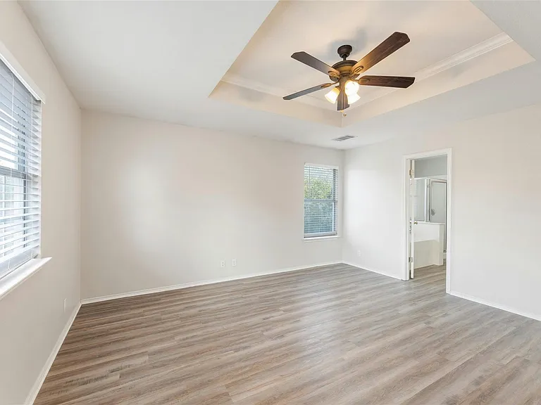 113 Matthew Dr — Photo 16