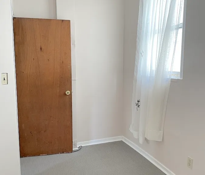 466 Wyandotte St W #MAIN — Photo 11