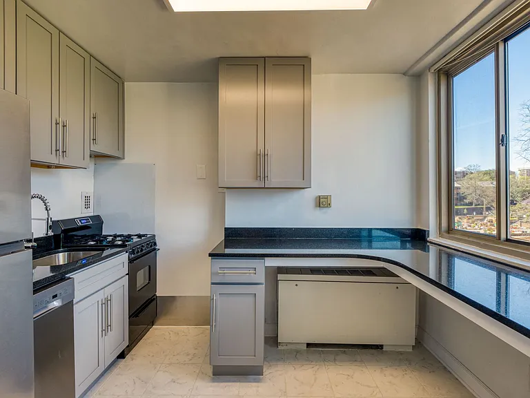 2112 New Hampshire Ave Studio Kitchen 22 1