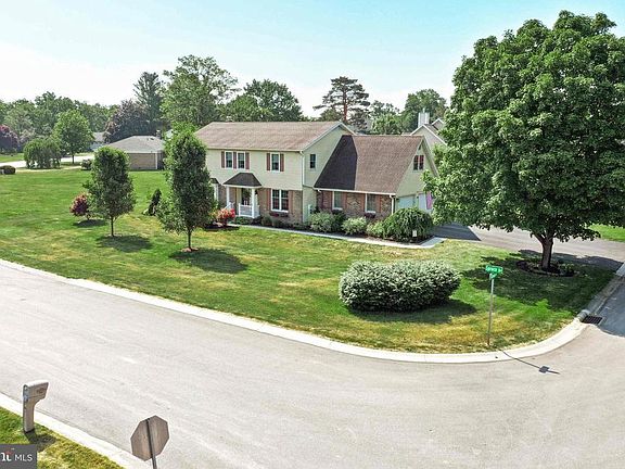 4th image of 40 Spruce Dr
