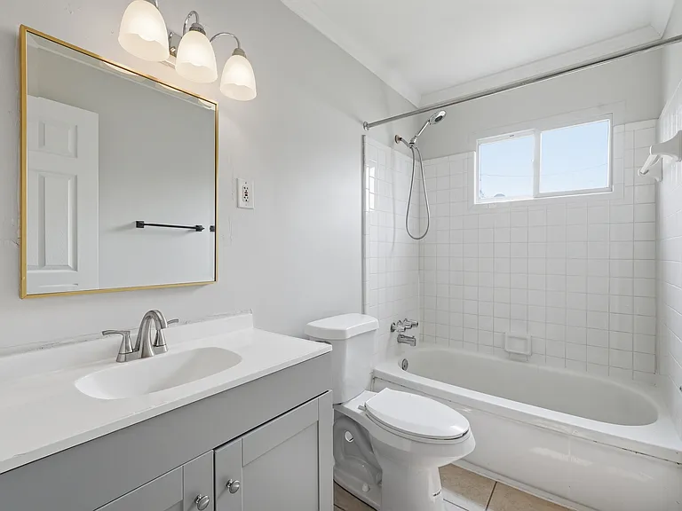 28311 Waverly St — Photo 2