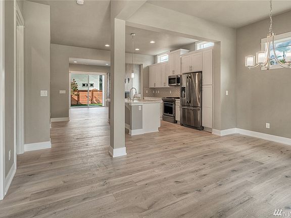 4th image of 18223 Berkeley (model Home) Pkwy E