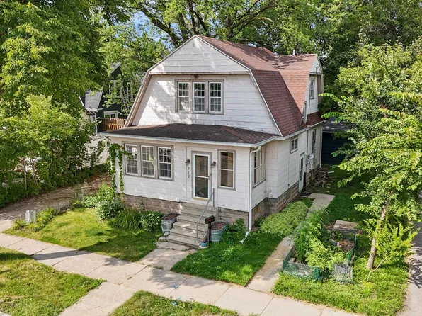 712 Howard St, Green Bay, WI 54303