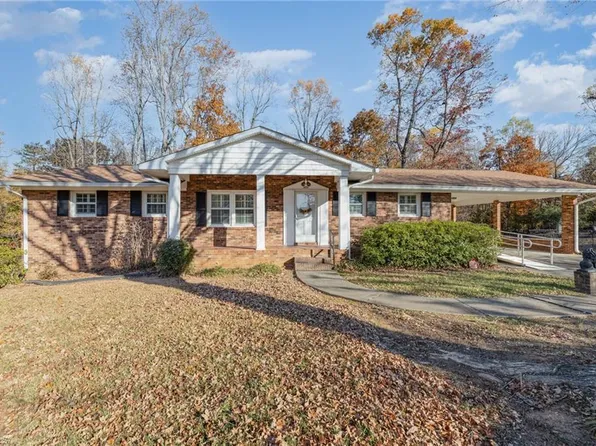 1031 Solomon Dr, Kernersville, NC 27284