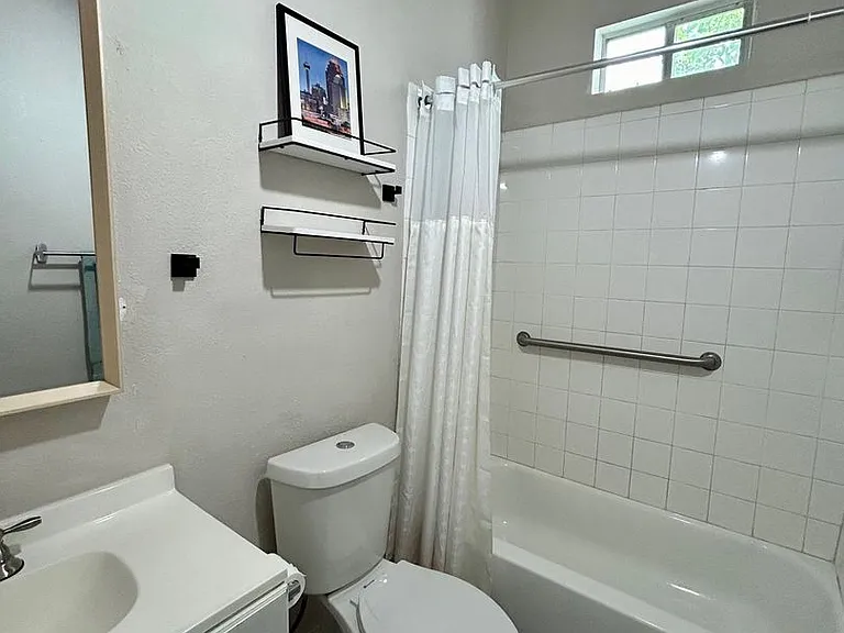 404 E Carson St — Photo 13