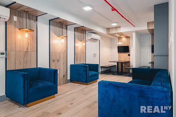 Rented by REAL New York | media 23