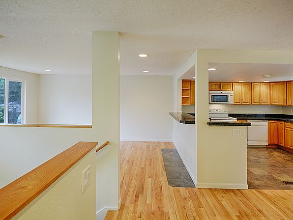 5th image of 1130 Hillandale Dr E