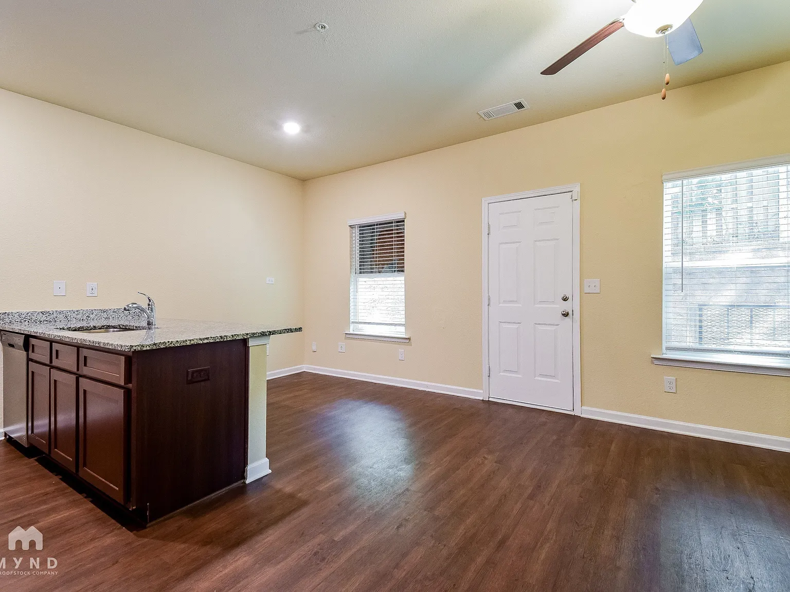 3 bed, 2.5 bath, 1423 sqft, $1,719 — Photo 4