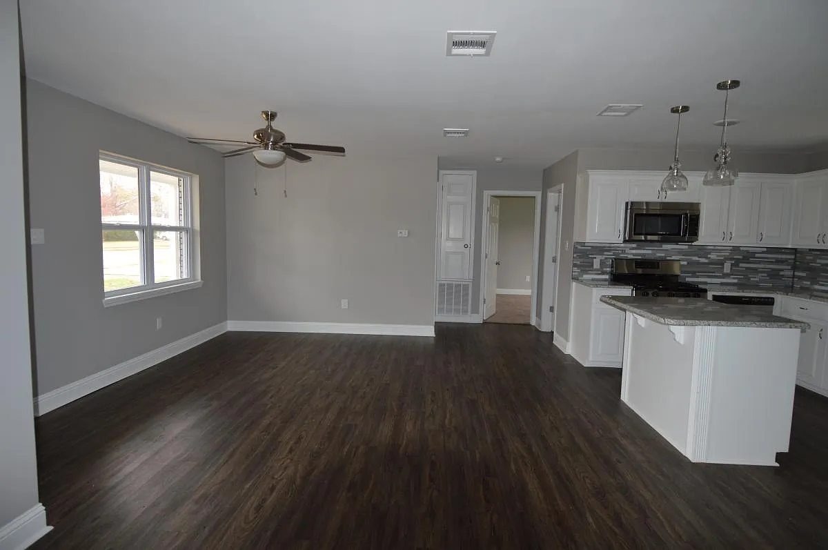 1104 Violet Avenue — Photo 3