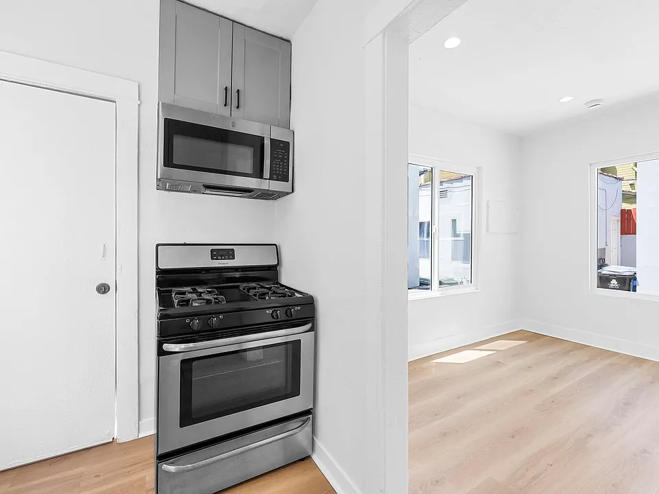 1326 1/4 Constance St #25A