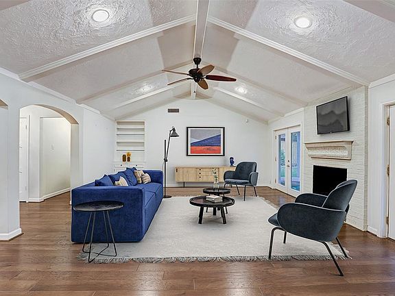 5th image of 10115 Cedar Creek Dr