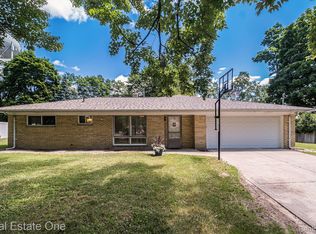 3330 Coseyburn Rd, Waterford, MI 48329