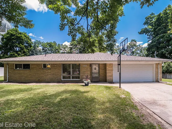 3330 Coseyburn Rd, Waterford, MI 48329