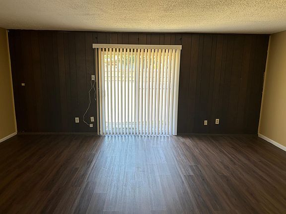 2nd image of 901 Shorecrest Dr