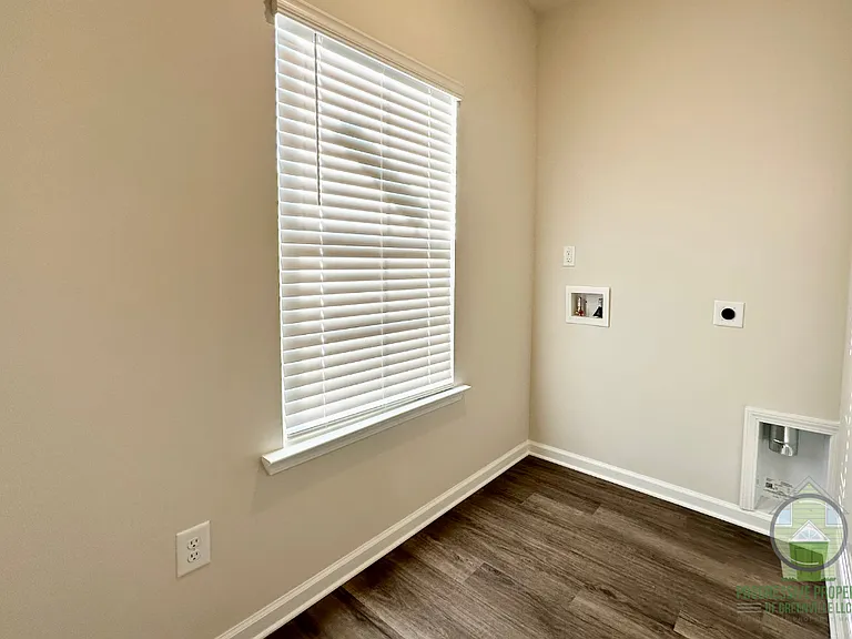 26 English Ct — Photo 5