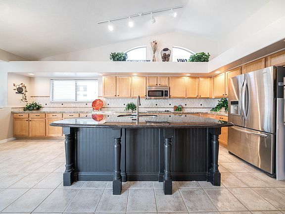 3rd image of 3711 S Vista Pl