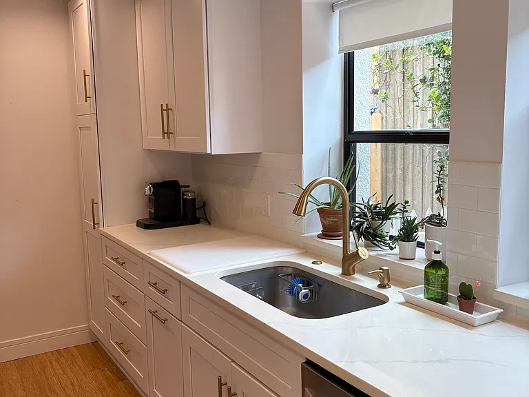 2545 Oak St #7 — Photo 9