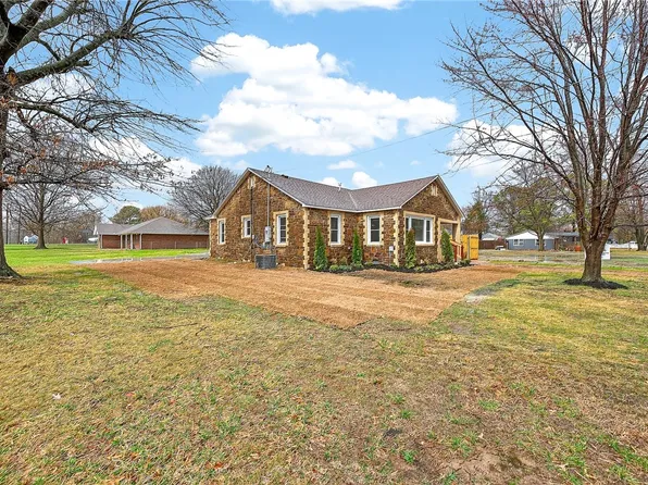 500 N West End St, Springdale, AR 72764