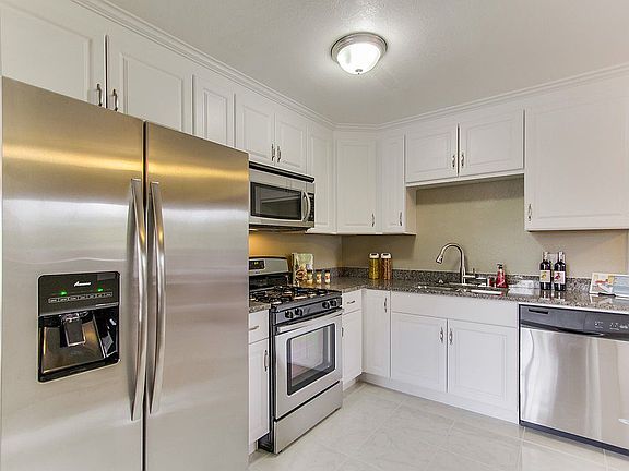 3rd image of 6686 Cleo St
