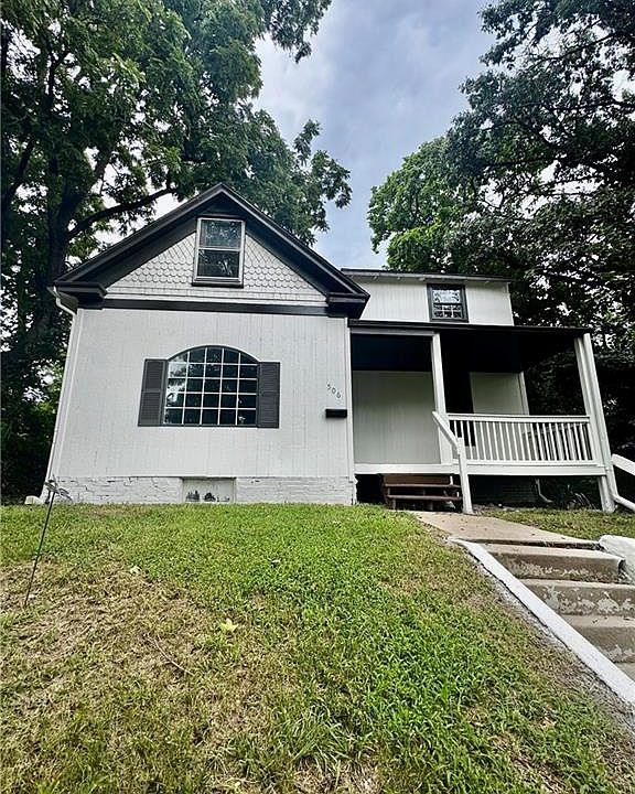 1st image of 605 Harmon St