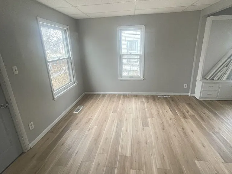 915 Forest Ave — Photo 1