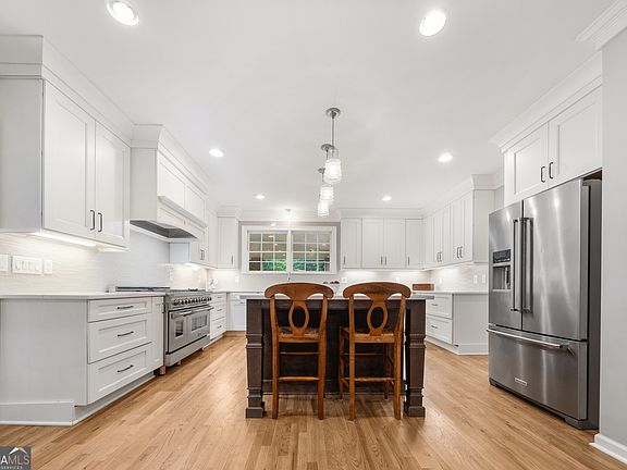 3rd image of 501 Ashland Ave