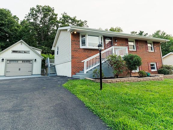 2nd image of 904 E Roanoke Rd
