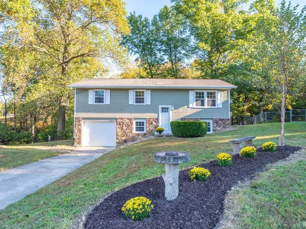 636 N Robin Dr, Ellettsville, IN 47429