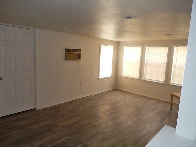 2710 Mount View Dr — Photo 6