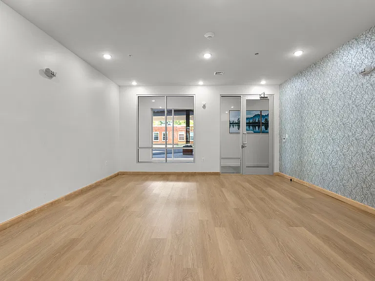 Alexandria Manor Apartments — Photo 35
