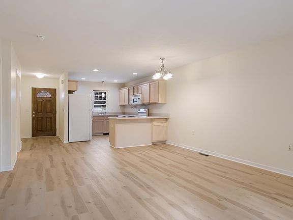 3rd image of 1511 Kent St Unit 3