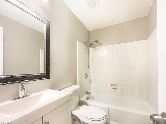 5th image of 3408 Timmons Ave