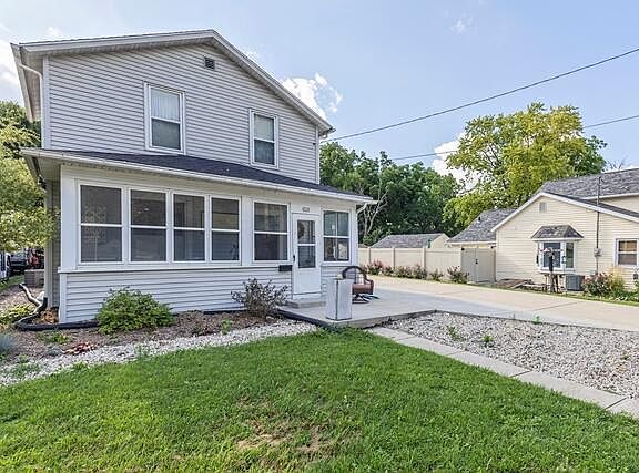 2nd image of 320 N Jefferson STREET